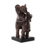 Statuette de dcoration maman et son lphanteau