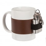 Tasse en cramique avec Petite flasque mtallique